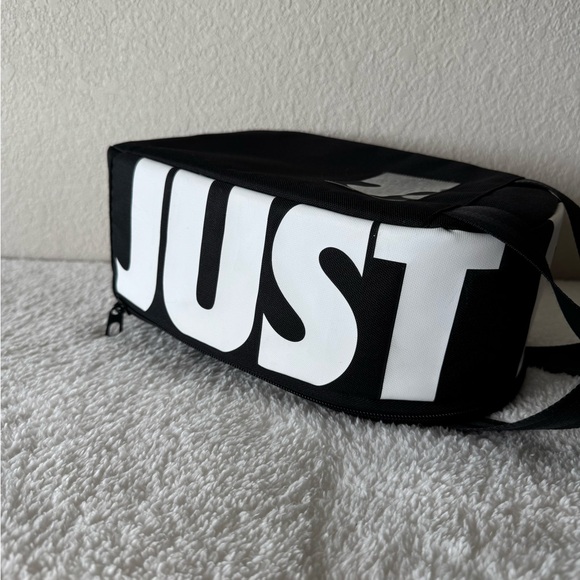 Black Nike Multi Zip JDI Fuel Pack Lunch Box - Picture 5 of 10